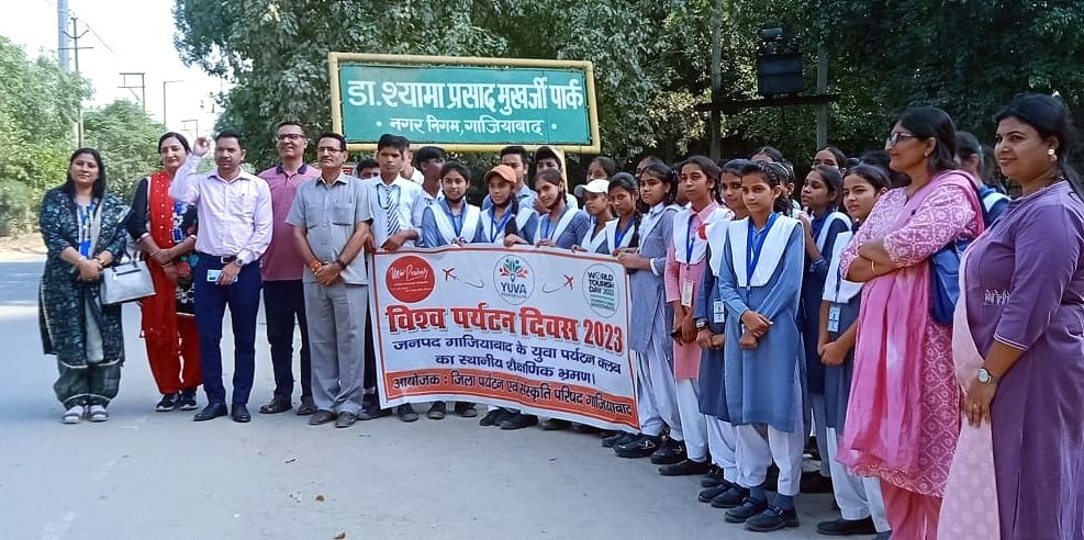 युवा पर्यटन क्लब के विद्यार्थियों के लिए जिलाधिकारी द्वारा शुभारंभ: विश्व पर्यटन दिवस के अवसर पर 3 113 10