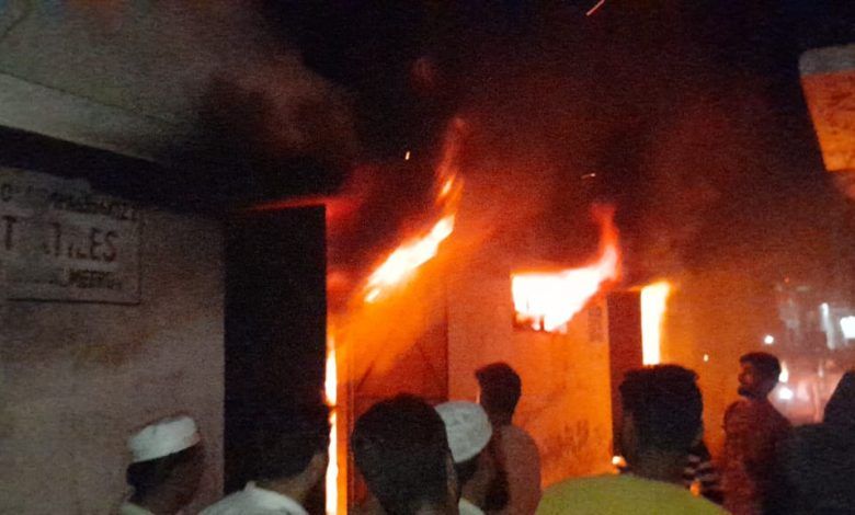 Massive Fire Engulfs Cloth Warehouse in Meerut, Firefighters Battle Intense Blaze 1 111 35