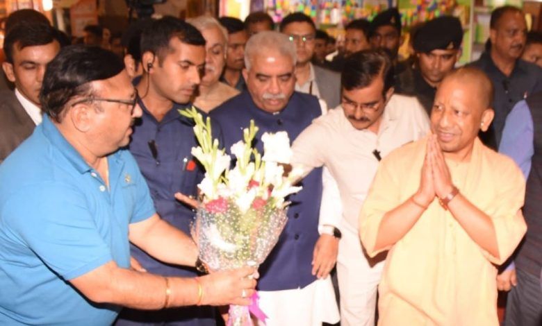 अंतर्राष्ट्रीय व्यापार मेले में समरकूल ग्रुप की स्टॉल पर पहुंचे मुख्यमंत्री योगी आदित्यनाथ 1 112 28