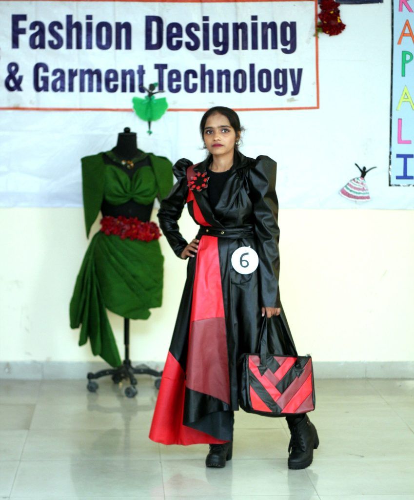 सेठ जयप्रकाश मुकन्दलाल (महिला) पॉलिटेक्निक संस्था में लैदर ड्रेस एवं ज्वैलरी शो का आयोजन 2 111 59