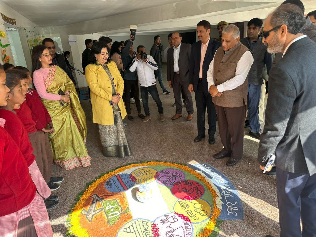 गाजियाबाद जिला प्रशासन द्वारा सांसद सांस्कृतिक समागम कार्यक्रम आयोजित 4 112 32