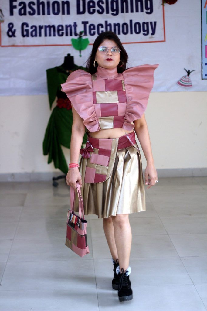 सेठ जयप्रकाश मुकन्दलाल (महिला) पॉलिटेक्निक संस्था में लैदर ड्रेस एवं ज्वैलरी शो का आयोजन 3 112 34