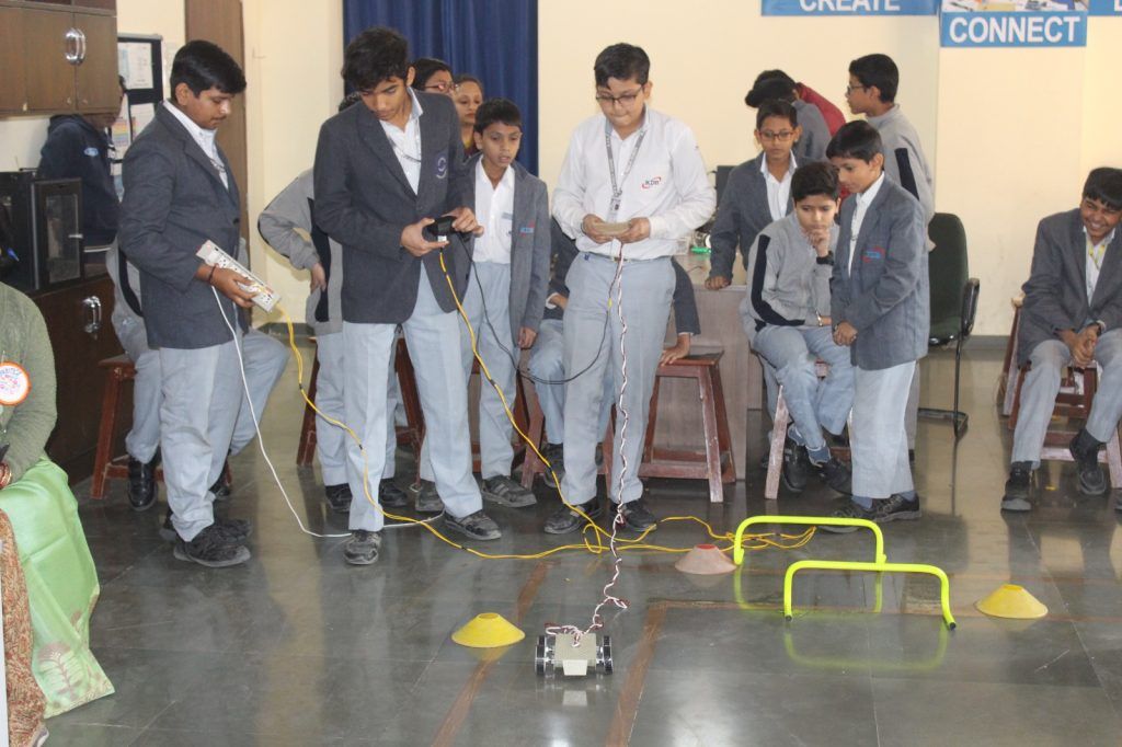 Tech Extravaganza: K.D.B. Vidyalaya Hosts Innovative Tech Program to Foster Scientific and Logistical Skills 3 112 36