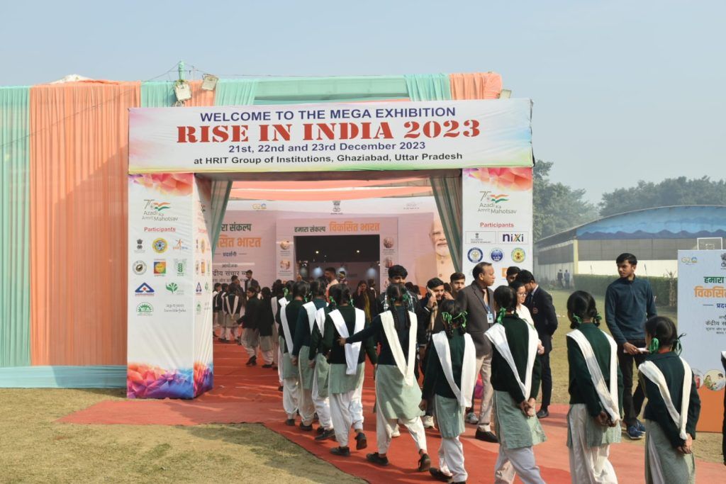"राइज इन इंडिया 2023" मेगा एग्जिबिशन के दूसरे दिन हजारों बच्चों ने देखी एचआरआईटी कॉलेज में प्रदर्शनी 2 112 41