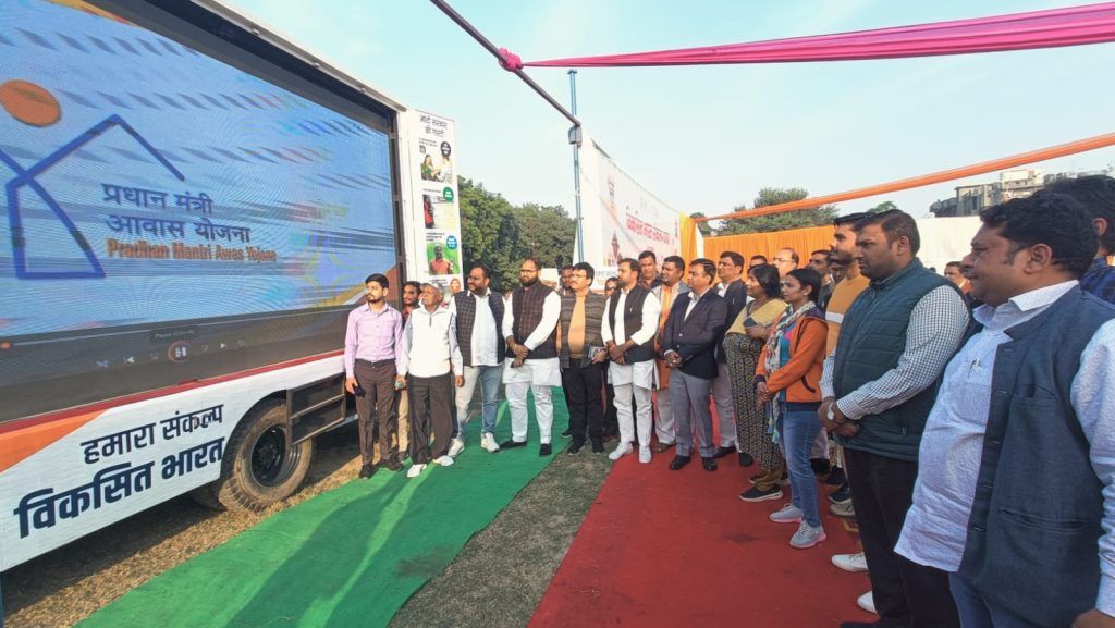 विकसित भारत संकल्प यात्रा ; कविनगर में प्रधानमंत्री आवास योजना के लाभार्थियों के लिए कार्यक्रम 3 113 19