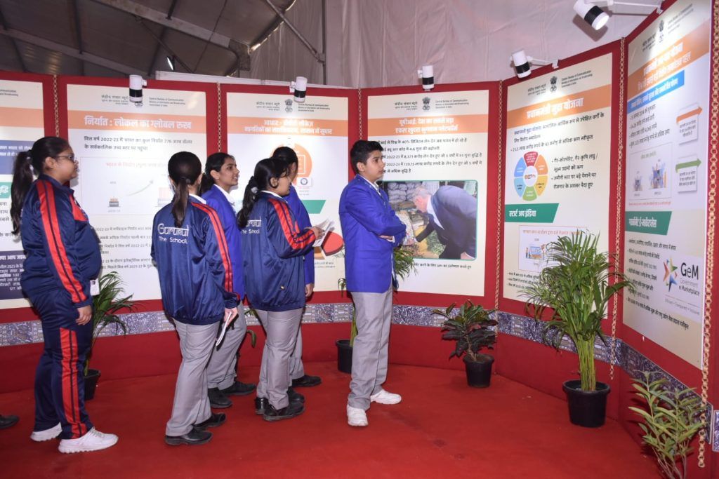 "राइज इन इंडिया 2023" मेगा एग्जिबिशन के दूसरे दिन हजारों बच्चों ने देखी एचआरआईटी कॉलेज में प्रदर्शनी 3 113 35