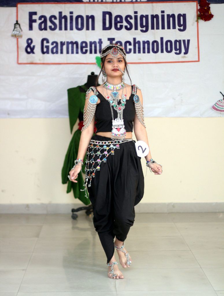 सेठ जयप्रकाश मुकन्दलाल (महिला) पॉलिटेक्निक संस्था में लैदर ड्रेस एवं ज्वैलरी शो का आयोजन 7 115 5