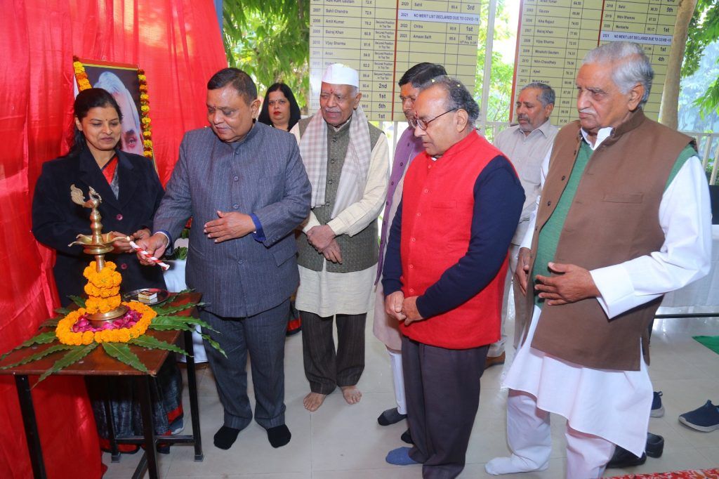 पूर्व प्रधानमंत्री अटल बिहारी वाजपेयी की जयंती प्रतिभा सम्मान समारोह के रूप में मनाई 6 115 7
