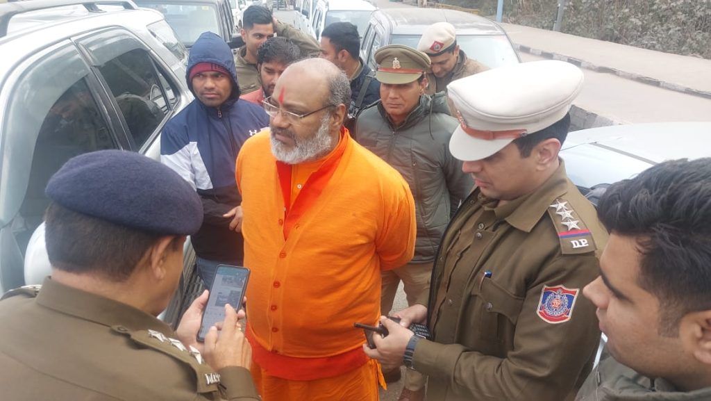 दिल्ली पुलिस ने केंद्रीय गृहमंत्री अमित शाह के घर पर जा रहे पदयात्रियों क़ो रोका 2 112 1