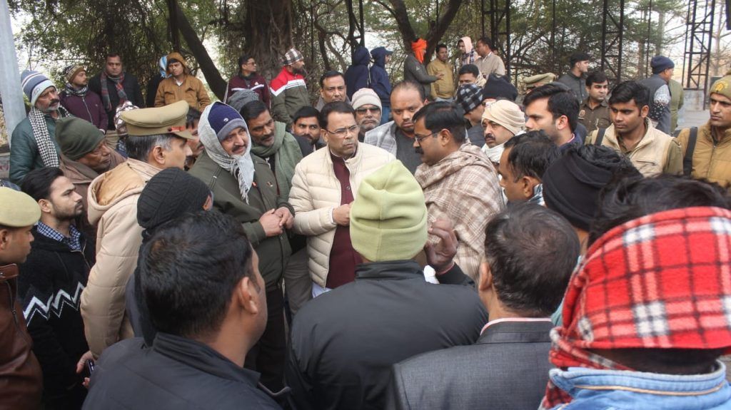 Double Tragedy Strikes Indirapuram: UP Police Constable and Delhi Police Head Constable Lose Lives in the Line of Duty 2 112 15