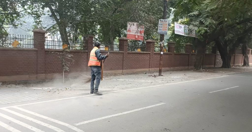 सेक्टर पांच क्षेत्र के सर्वांगीण विकास के लिए कर रही भाजपा पार्षद सतेंद्र चौधरी के सहयोग से आरडब्ल्यूए की पूरी टीम दिन-रात काम 2 112 16