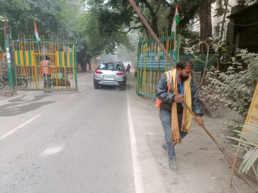 सेक्टर पांच क्षेत्र के सर्वांगीण विकास के लिए कर रही भाजपा पार्षद सतेंद्र चौधरी के सहयोग से आरडब्ल्यूए की पूरी टीम दिन-रात काम 3 113 15