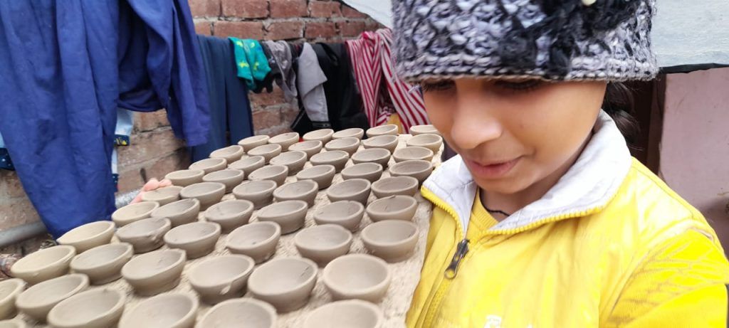 Meerut's Potter Community Experiences a 'Second Diwali' as Demand for Diyas Soars Amidst Ayodhya's Festive Influence 3 113 18