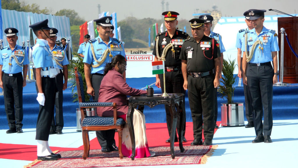 Indian Air Force Creates History: Four Units Awarded President's Standard and Colours 2 1 1