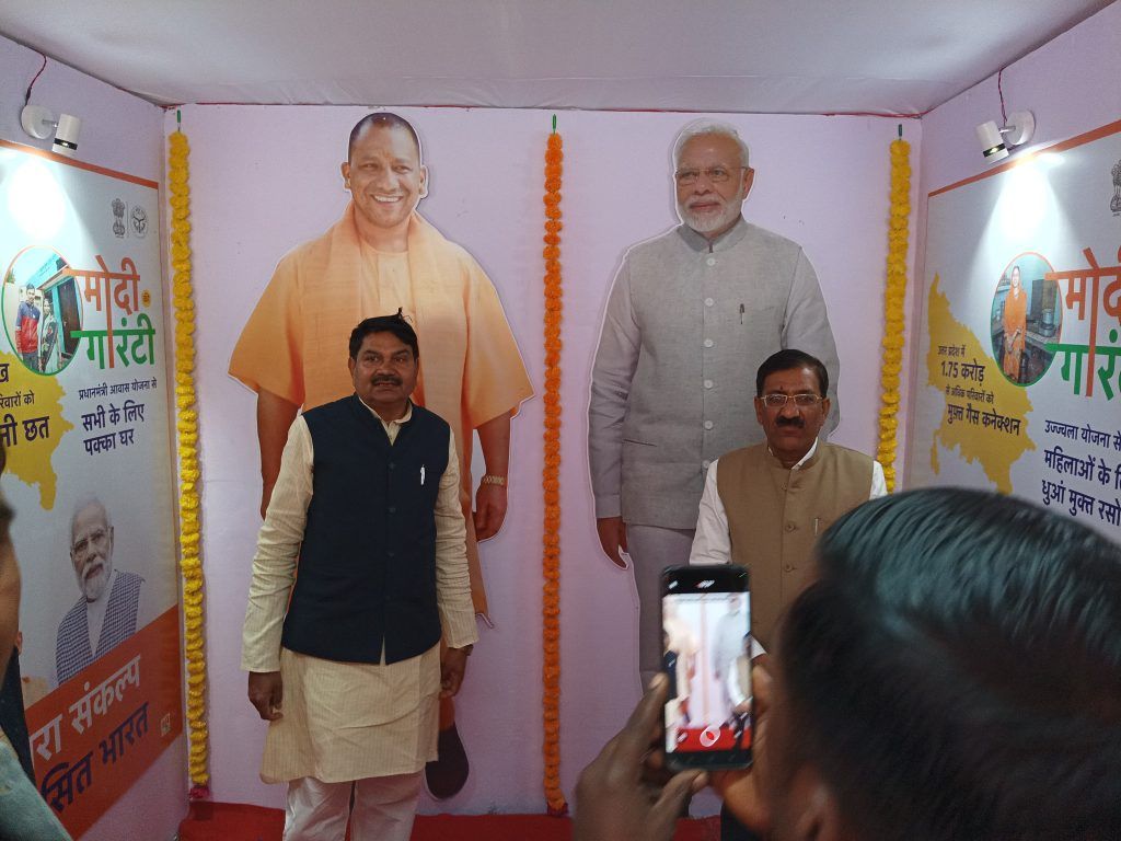 ब्लॉक प्रमुख ने किया सूचना एवं जनसम्पर्क विभाग की तीन दिवसीय प्रदर्शनी का उद्घाटन 2 111 30