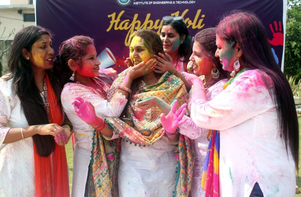 हाइटेक इंस्टीट्यूट में स्काउट गाइड शिविर का समापन, होली का उल्लास 2 112 48