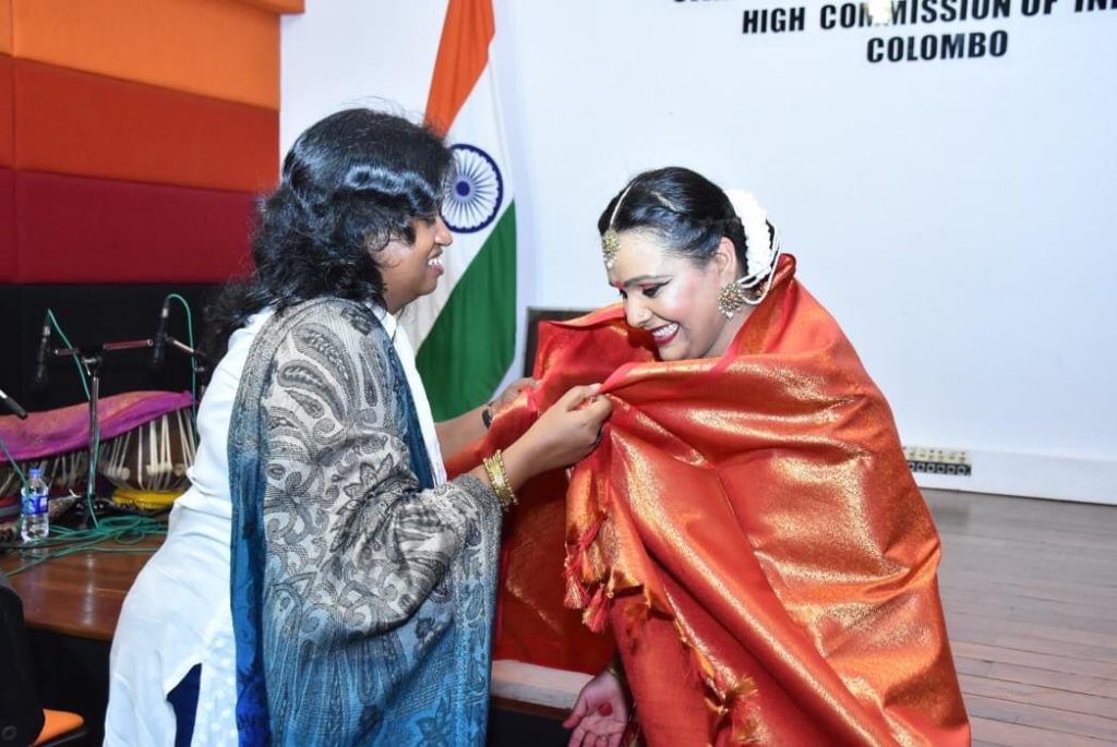 कथक नृत्यांगना रुचि बलूनी ने श्रीलंका में भारत का नाम रोशन किया 2 113 37