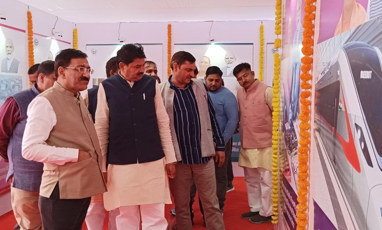 ब्लॉक प्रमुख ने किया सूचना एवं जनसम्पर्क विभाग की तीन दिवसीय प्रदर्शनी का उद्घाटन 1 113 9