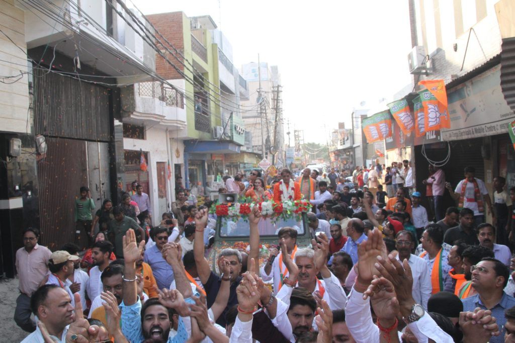 Star-studded Roadshow in Meerut: Ram, Sita, and Laxman Campaign for BJP Candidate Arun Govil 2 112 37
