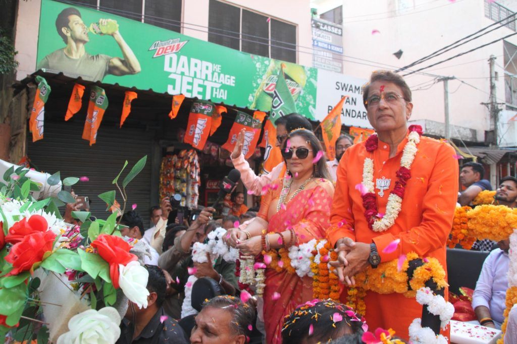 Star-studded Roadshow in Meerut: Ram, Sita, and Laxman Campaign for BJP Candidate Arun Govil 8 117 7