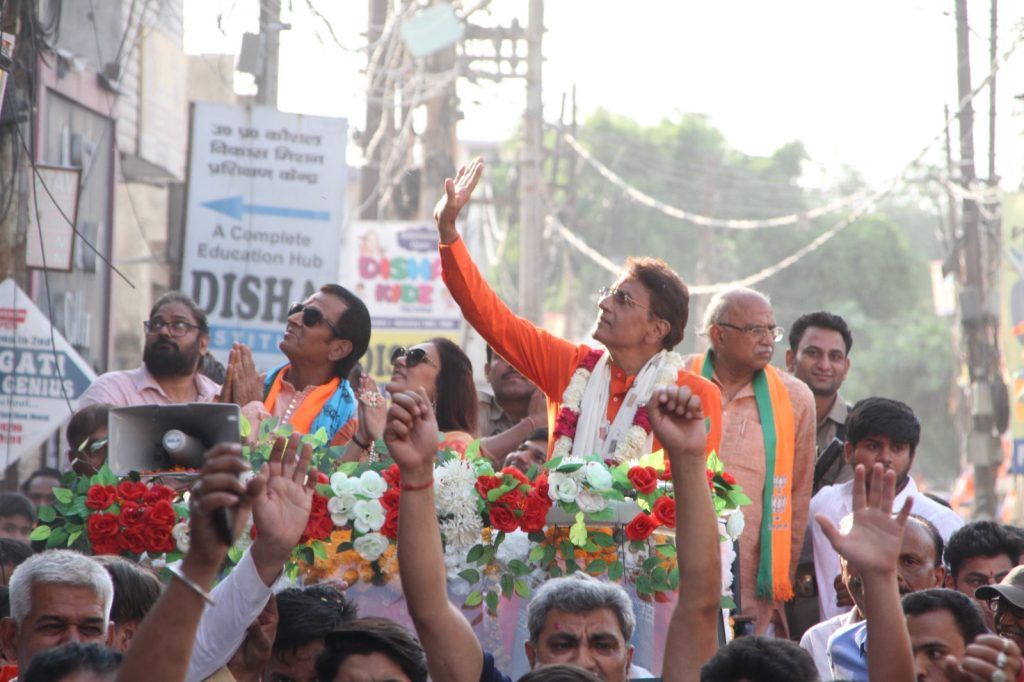 Star-studded Roadshow in Meerut: Ram, Sita, and Laxman Campaign for BJP Candidate Arun Govil 10 119 2