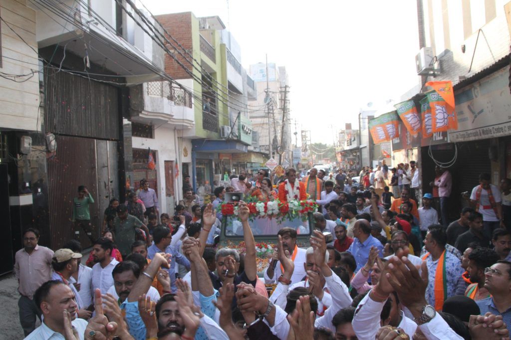 Star-studded Roadshow in Meerut: Ram, Sita, and Laxman Campaign for BJP Candidate Arun Govil 11 120 1