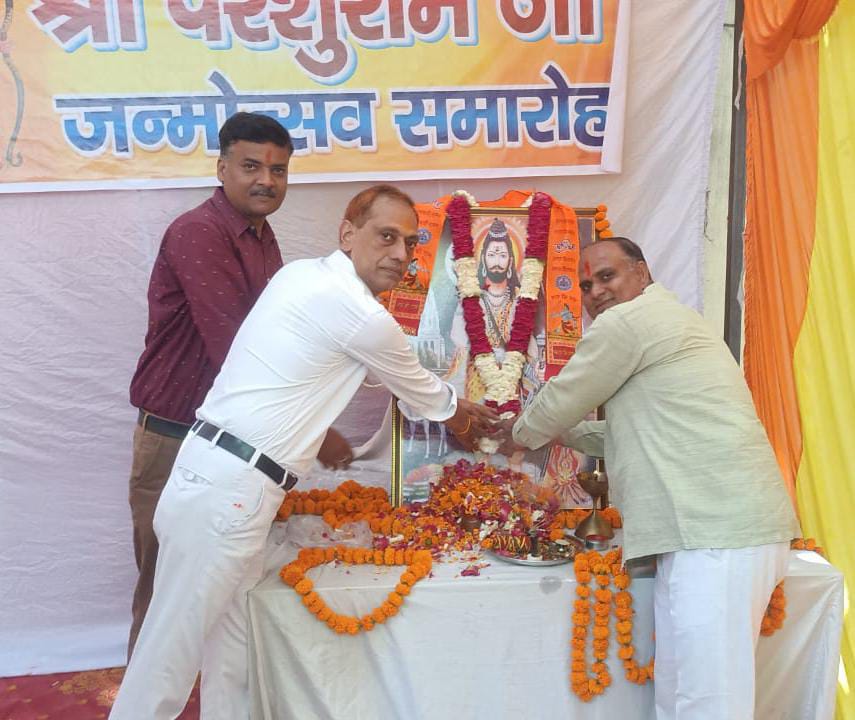 गाजियाबाद जनपद न्यायालय में अधिवक्ताओं ने मनाया भगवान परशुराम का प्रकटोत्स्व 2 112 27