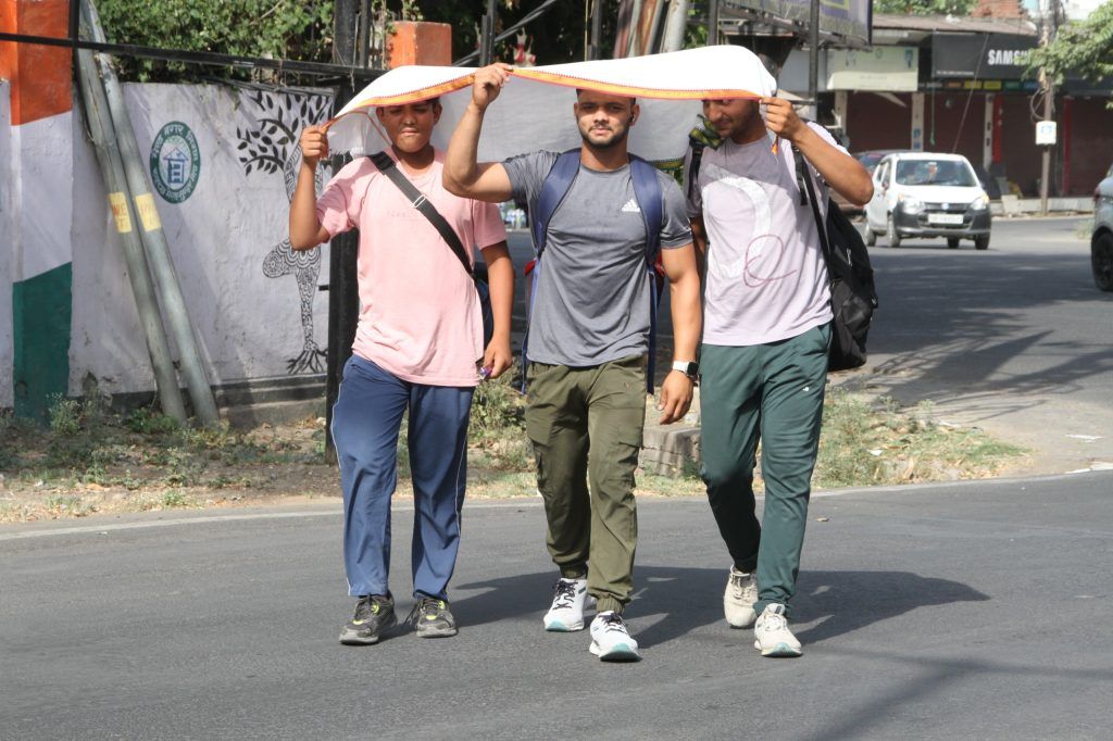 उत्तर भारत में लू का प्रकोप, दिल्ली में 52.3 डिग्री सेल्सियस तापमान, बारिश से मिली राहत 3 112 64