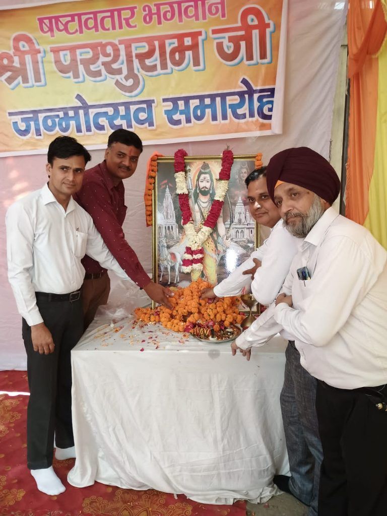 गाजियाबाद जनपद न्यायालय में अधिवक्ताओं ने मनाया भगवान परशुराम का प्रकटोत्स्व 3 113 14