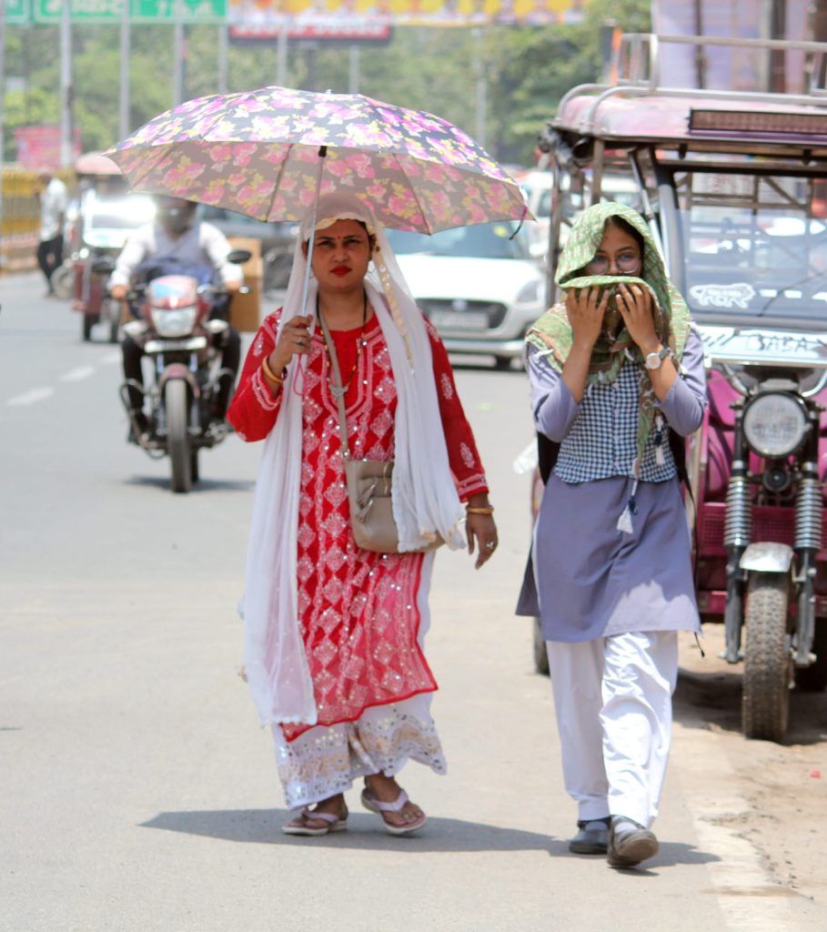40 से 50 डिग्री की गर्मी: जानिए कैसे रहें सुरक्षित; गर्मी का प्रचंड तापमान, बढ़ती चिंता! 3 113 33