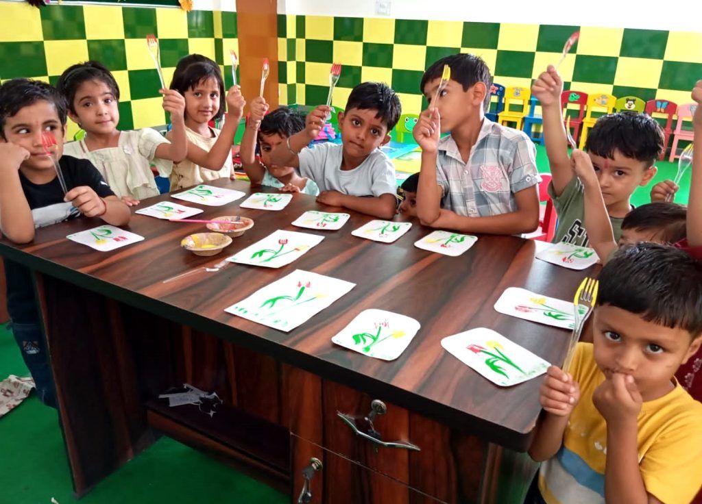 ग्रीन शाइन वर्ल्ड स्कूल में समर कैंप का शानदार समापन 3 113 38