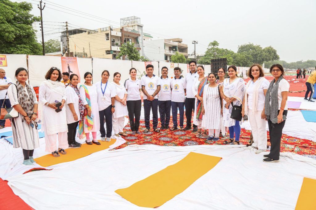 गाजियाबाद में दशम अंतर्राष्ट्रीय योग दिवस का भव्य समापन 2 112 39