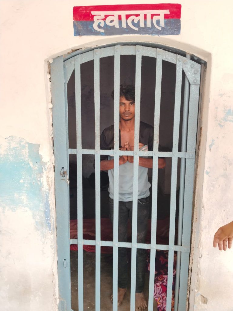 हापुड़: JCB चालक ने टोल मांगे जाने पर टोल प्लाजा पर बुलडोजर चलाकर तोड़फोड़ की 2 113 12