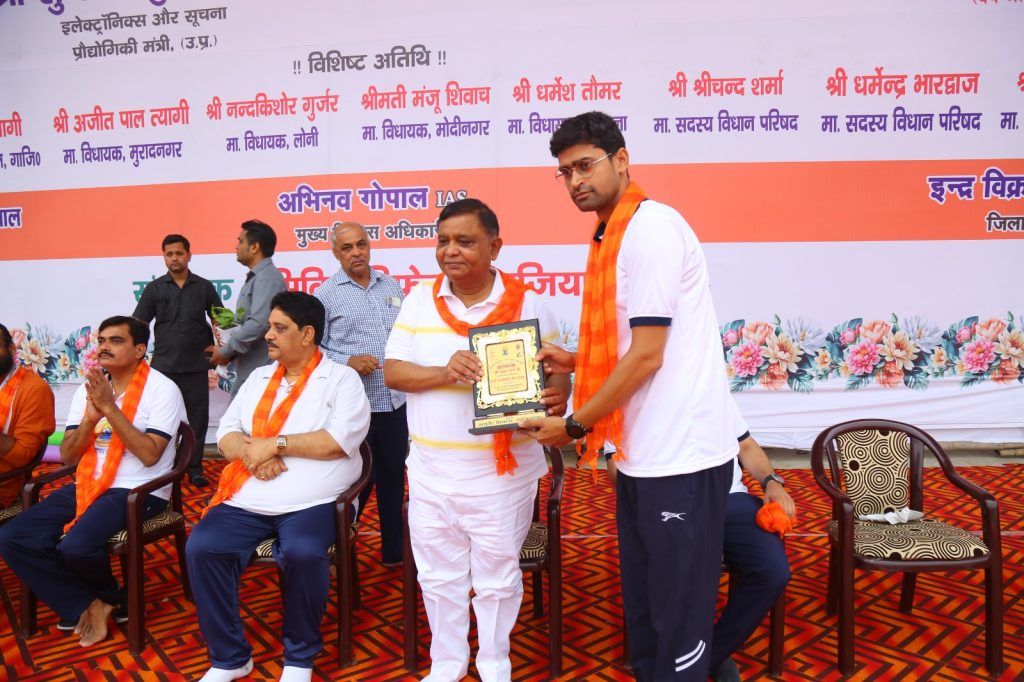 गाजियाबाद में दशम अंतर्राष्ट्रीय योग दिवस का भव्य समापन 3 113 28
