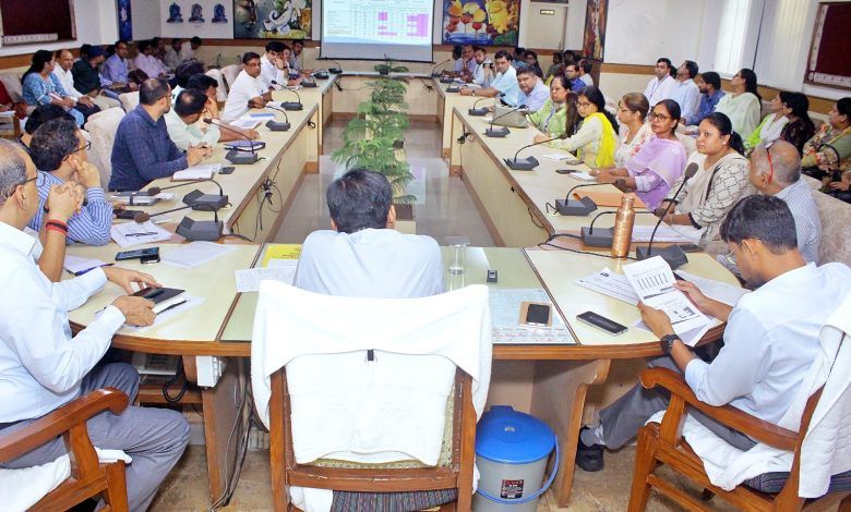 जिला स्वास्थ्य समिति की समीक्षा बैठक सम्पन्न, लोनी और मुरादनगर की खराब रिपोर्ट पर जिलाधिकारी ने जताई नाराजगी 1 111 77