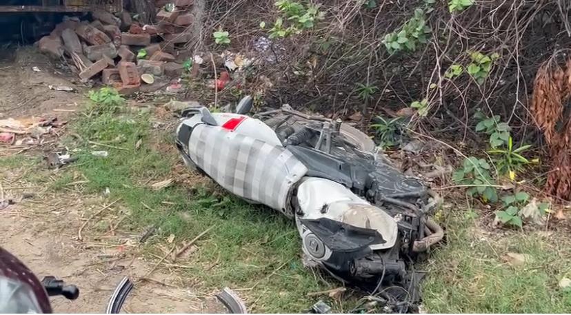 इंदिरापुरम में बाइक और पिकअप की जोरदार टक्कर, बाइक सवार की मौके पर मौत 2 111