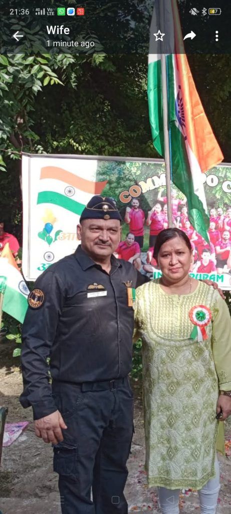 Retired Navy Commando's Daring Dive Saves Drowning Man in Ghaziabad 2 112 21