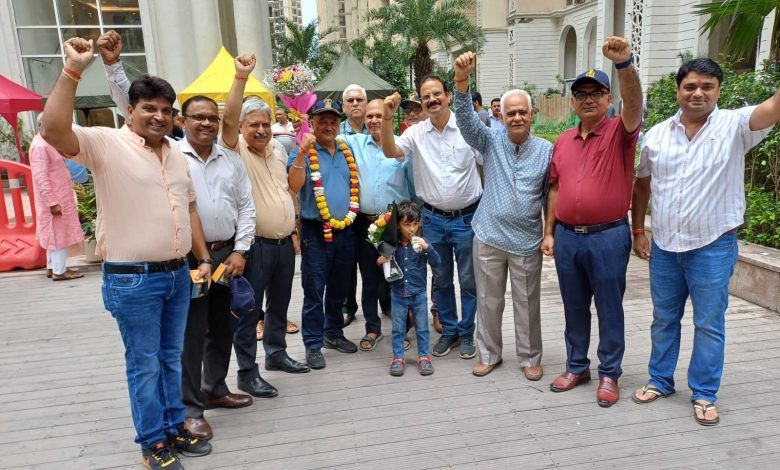 प्रतीक ग्रैंड सिटी सोसाइटी में पूर्व नेवी कमांडो धनबीर सिंह नेगी का सम्मान 1 111 30