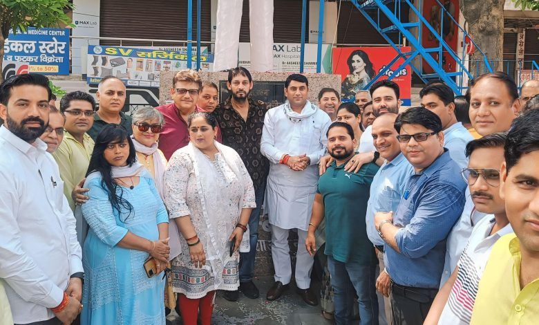 तिरंगा फहराकर गौरवान्वित पल के बने साक्षी- सोमेन्द्र तोमर 1 111 46