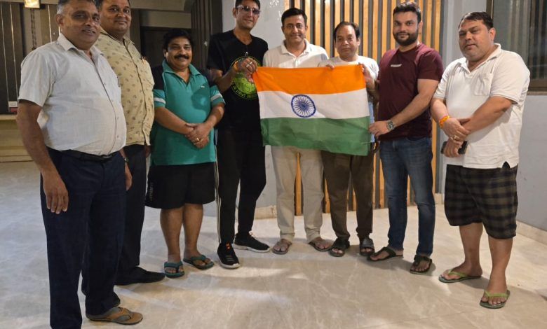 राजनगर एक्सटेंशन एओए ने 3500 ध्वजों का वितरण कर मनाया स्वतंत्रता दिवस 1 113 23