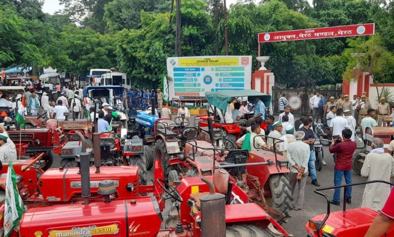 मेरठ में किसानों का हंगामा, कमिश्नरी के बाहर धरना जारी 1 113 6