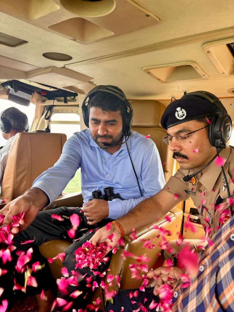 Divine Blessings from the Skies: Helicopter Showers Flowers on Kanwar Yatra Pilgrims in Meerut 3 113