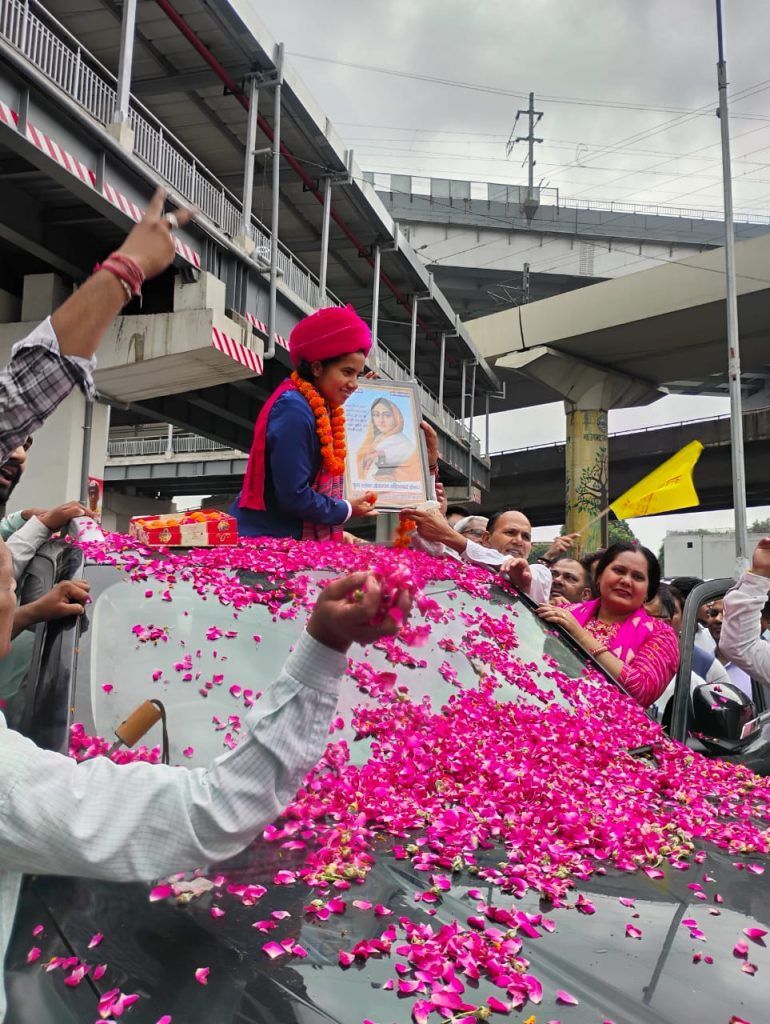 गाजियाबाद में पैरालंपिक खिलाड़ी प्रीति पाल का भव्य स्वागत 1 111 45