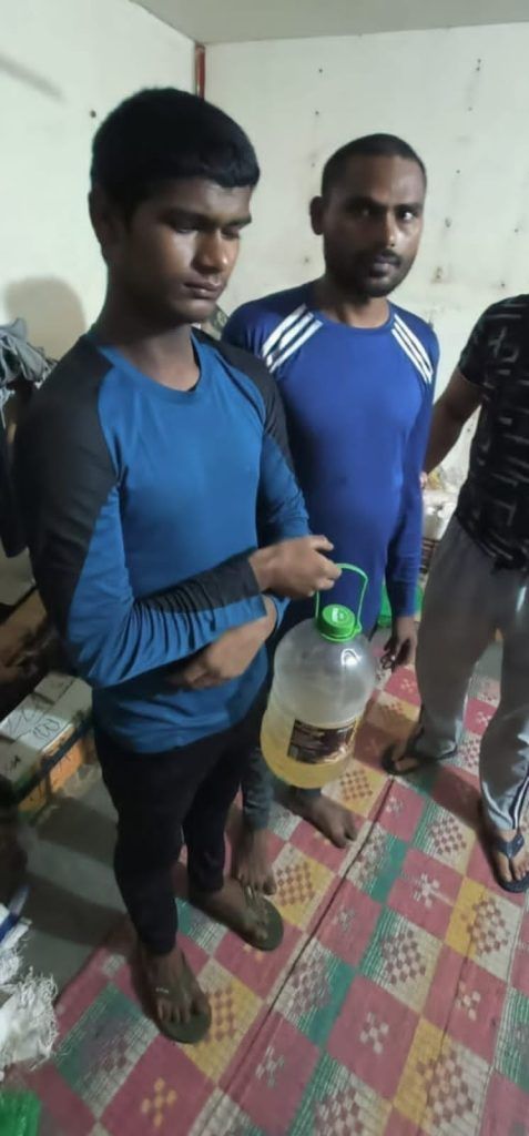 लोनी में जूस के अंदर मानव मूत्र मिलाने का आरोप, दो आरोपी पुलिस हिरासत में 3 112 22