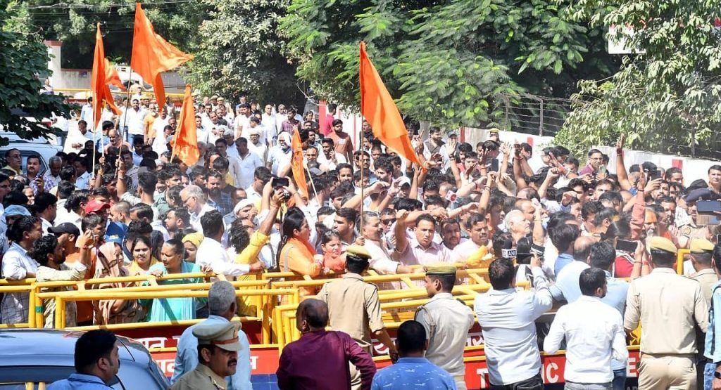 यति नरसिंहानंद के समर्थन में हिंदू संगठनों का प्रदर्शन, पुलिस कमिश्नरेट कार्यालय का घेराव 2 111 21