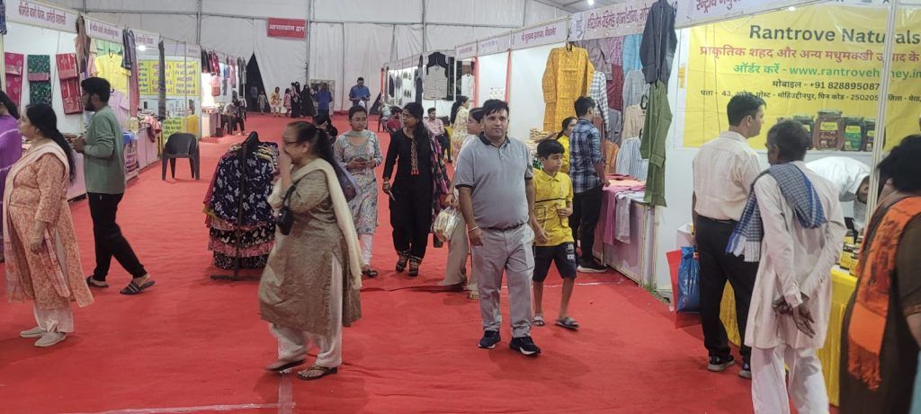 मंडलीय खादी महोत्सव में दिल्ली के कलाकारों ने मलखंभ कला से मोहा मन 5 113 19