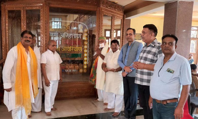 प्रवर्तक आशीष मुनि के सानिध्य में दीक्षार्थी पवन जैन की तिलक रस्म संपन्न, 13 अक्टूबर को दिल्ली में ग्रहण करेंगे जैन सन्यास 1 113 3