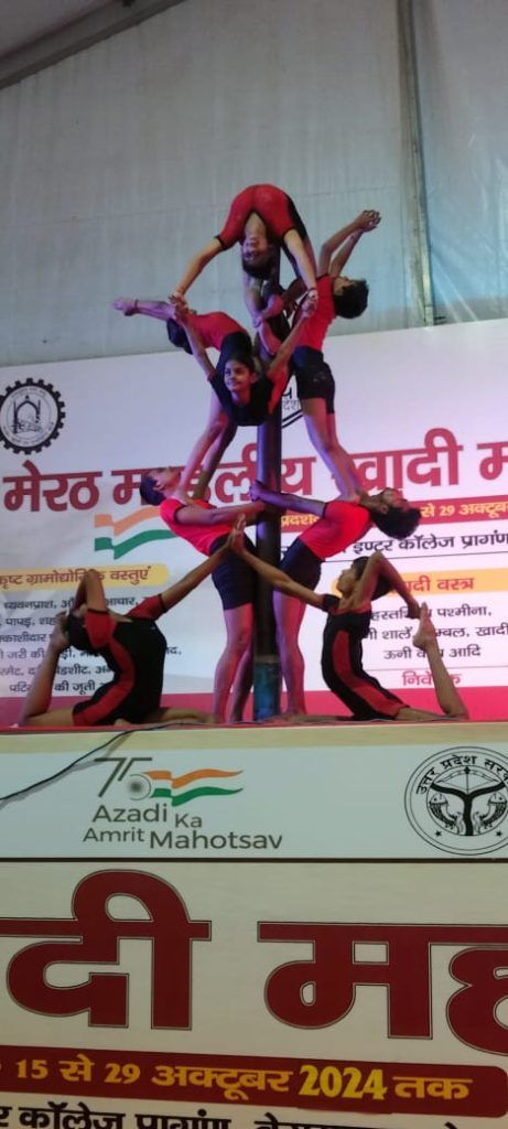 मंडलीय खादी महोत्सव में दिल्ली के कलाकारों ने मलखंभ कला से मोहा मन 2 114 5