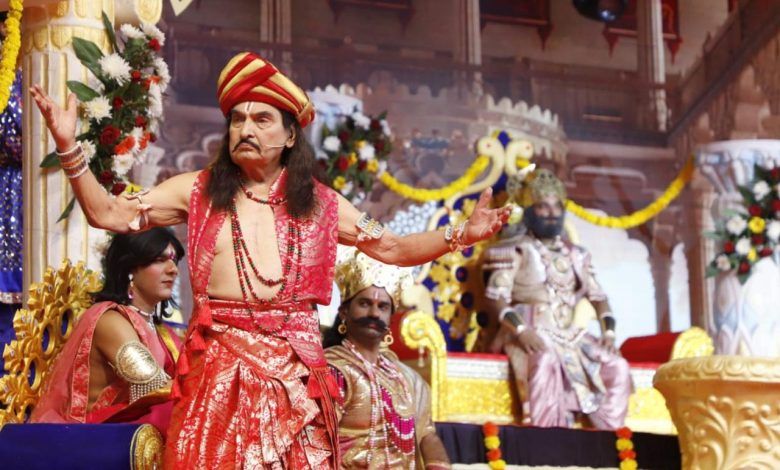 लव कुश रामलीला के मंच पर हास्य अभिनेता असरानी एवं भोजपुरी सिंगर, एक्ट्रर एवं सांसद मनोज तिवारी ने दमदार अंदाज में लीला की 1 114