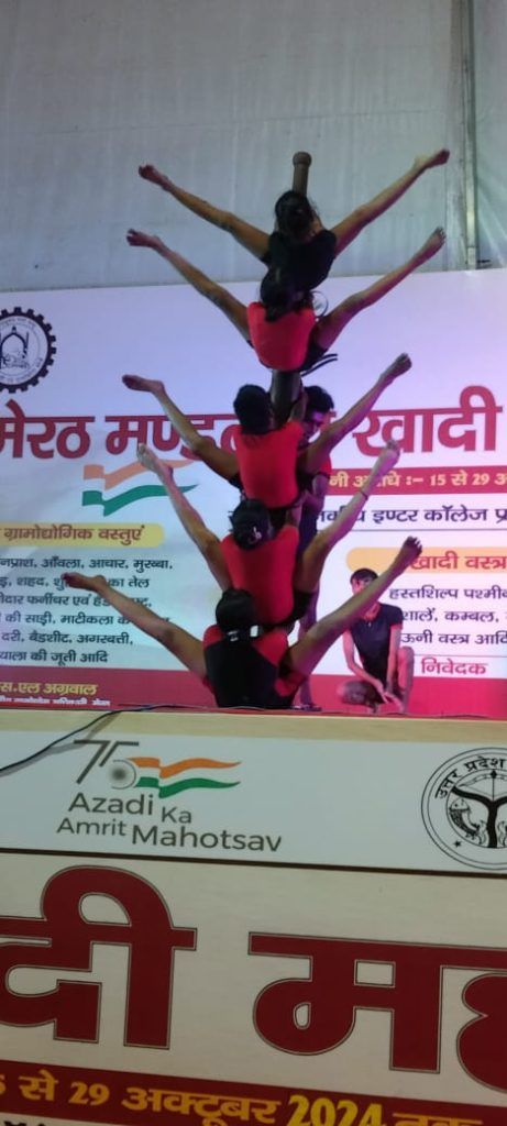 मंडलीय खादी महोत्सव में दिल्ली के कलाकारों ने मलखंभ कला से मोहा मन 3 115 3